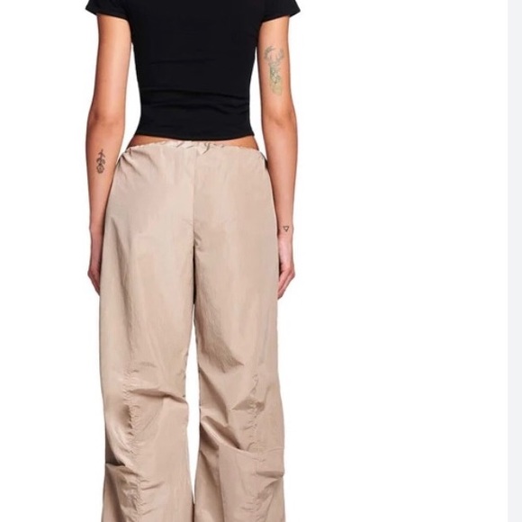 I am Gia Hester pant taupe color in excellent condition - Picture 3 of 8